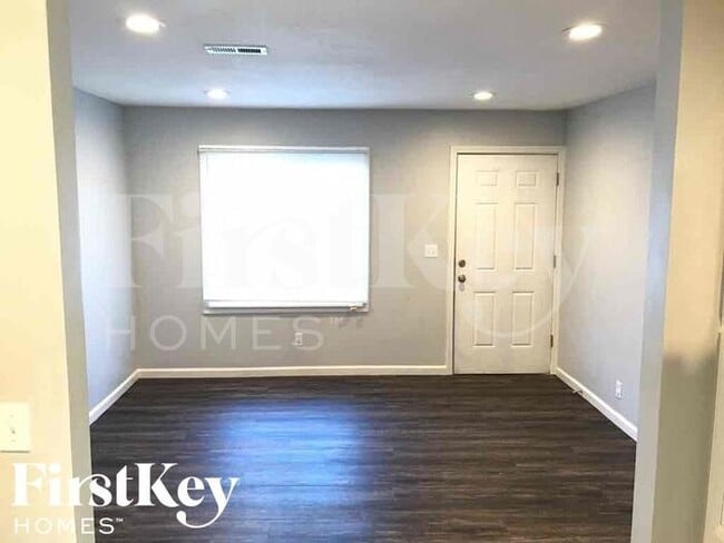 Building Photo - 7020 NE 51st Terrace