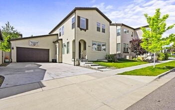 Building Photo - 15547 W Vassar Ave