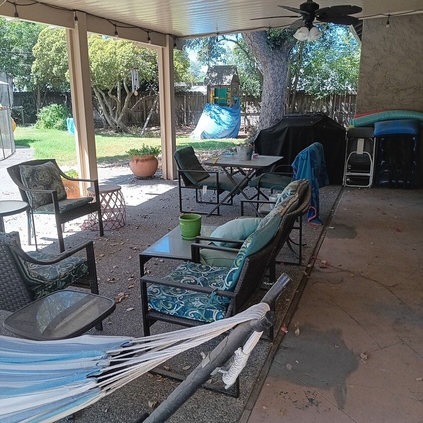 Building Photo - 310 E Sussex Way