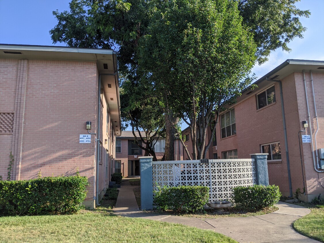 Foto principal - 328 E Polk St