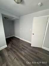 Building Photo - 122 Oak St