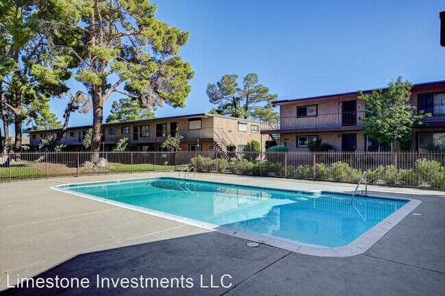 Foto del edificio - 1 br, 1 bath House - 575 Royal Crest Unit 27