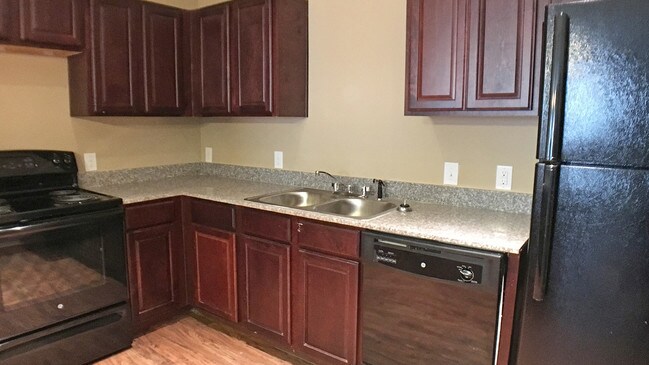 Foto del edificio - Whispering Oaks - Affordable