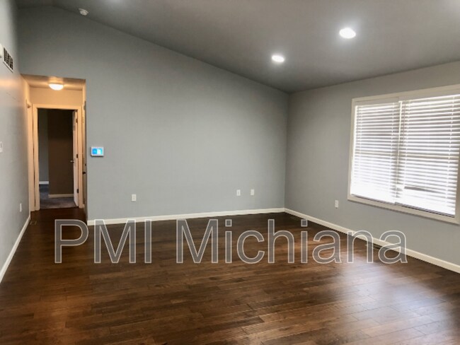 Foto del edificio - 51689 Melwood Ct
