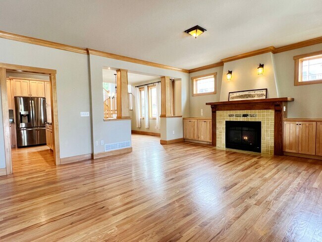 Building Photo - Graceful Craftsman Style Home in Bradburn