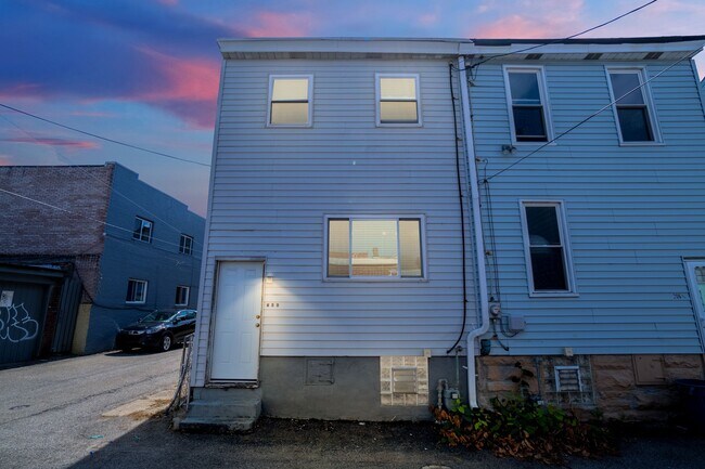 Building Photo - 206 Taylor St