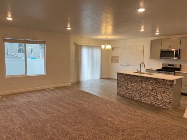 Foto del edificio - Beautifully Spacious Townhome in Payson, UT  Open house this Saturday 5/9/2026  12-1 pm-  $150 Am...