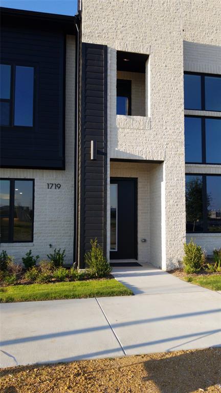 Building Photo - 1719 Dalhart Rd