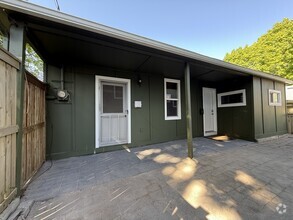 Building Photo - 418 N 61st St