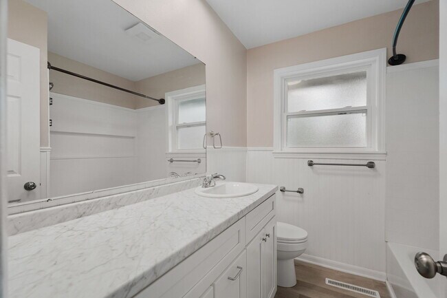 Foto del edificio - 1807 Waco St