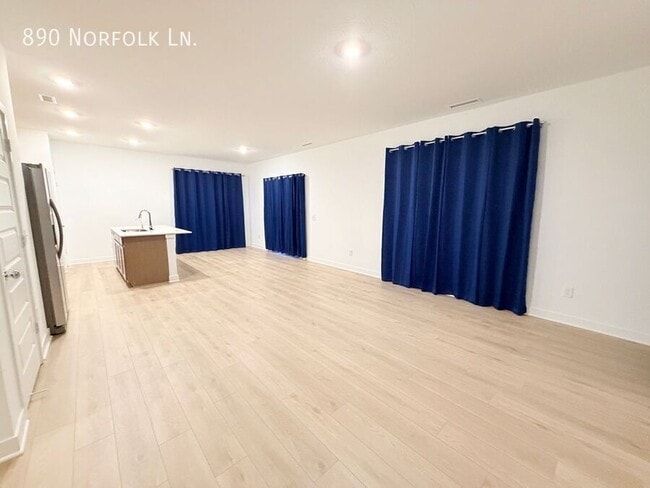 Foto del edificio - 890 Norfolk Ln