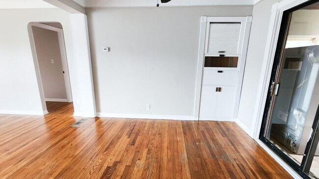 Foto del edificio - Charming 3 Bedroom Home South Euclid
