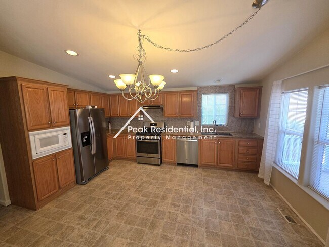 Foto del edificio - Spacious 3bd/2ba House with Garage near Fl...
