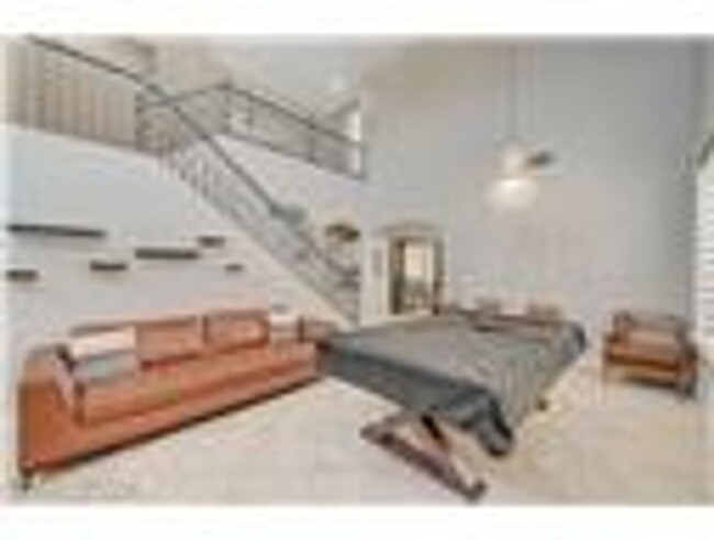 Building Photo - Stunning 4 bedroom, 3 bathroom home locate...