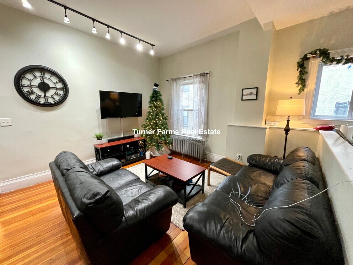 Primary Photo - 358 Broadway