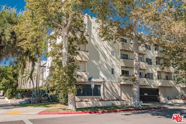 Foto del edificio - 4702 Fulton Ave