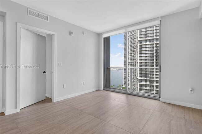 Foto del edificio - 77 SE 5th St