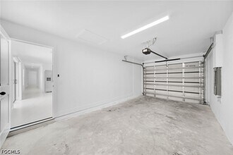 Building Photo - 4985 Fairway Ct