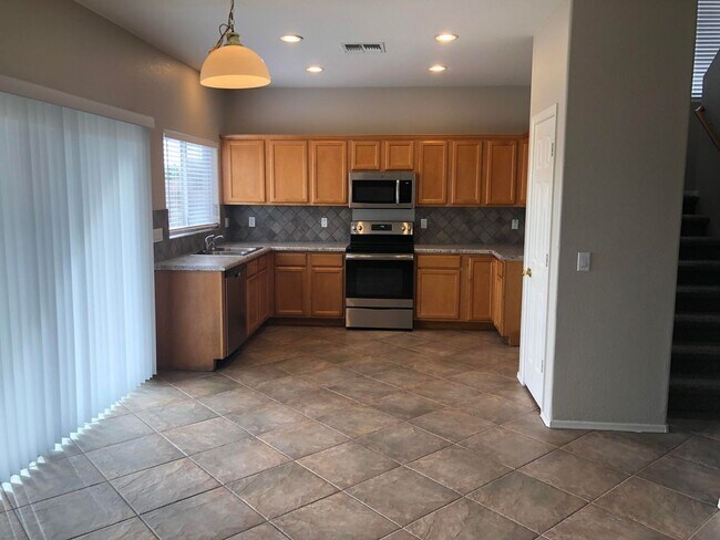 Foto del edificio - Beautiful 4 Bedoom/2.5 Bath home located in Coldwater Springs community Avondale AZ! Large Loft &...