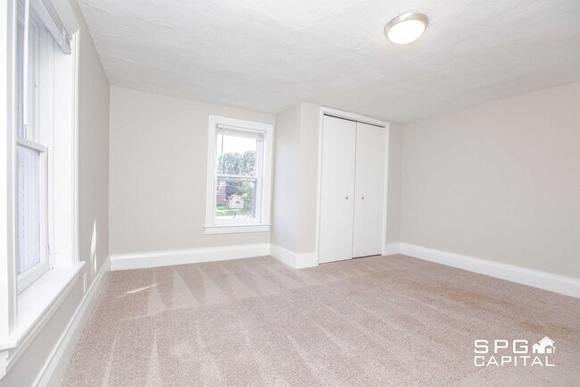 Building Photo - 512 3rd St