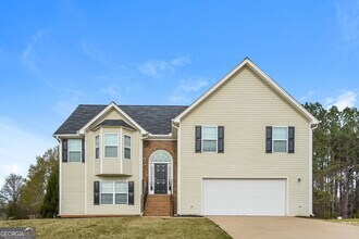 Building Photo - 195 Trelawney Dr