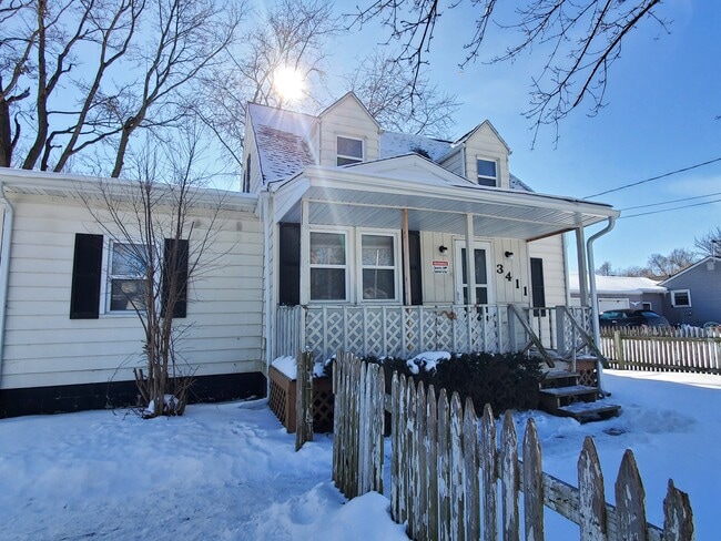 Building Photo - 3411 W Mott Ave
