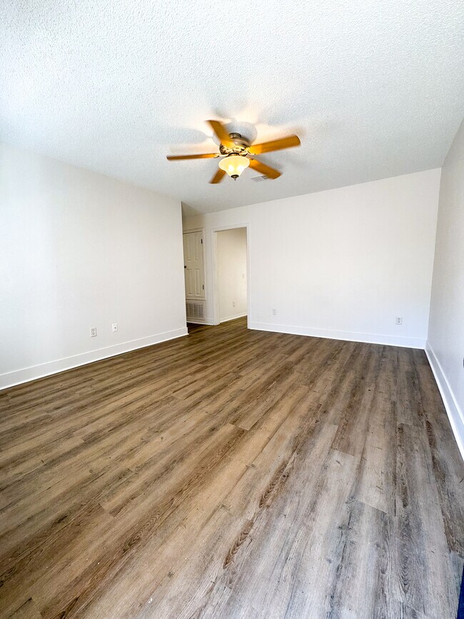 Sala de estar - 2042 Esplanade St