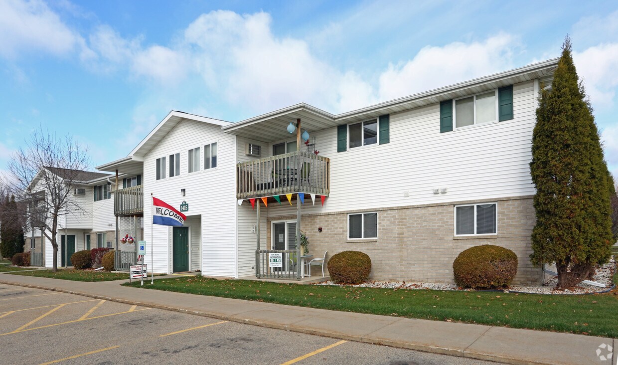 Breezewood Park Apartments Neenah, WI