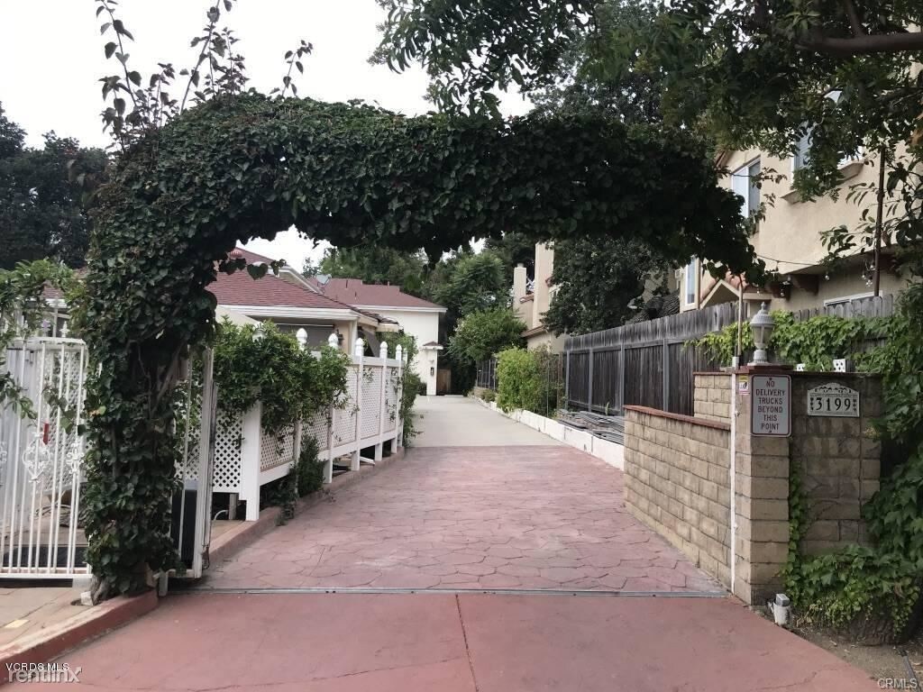 Foto principal - 3199 Royal Oaks Dr