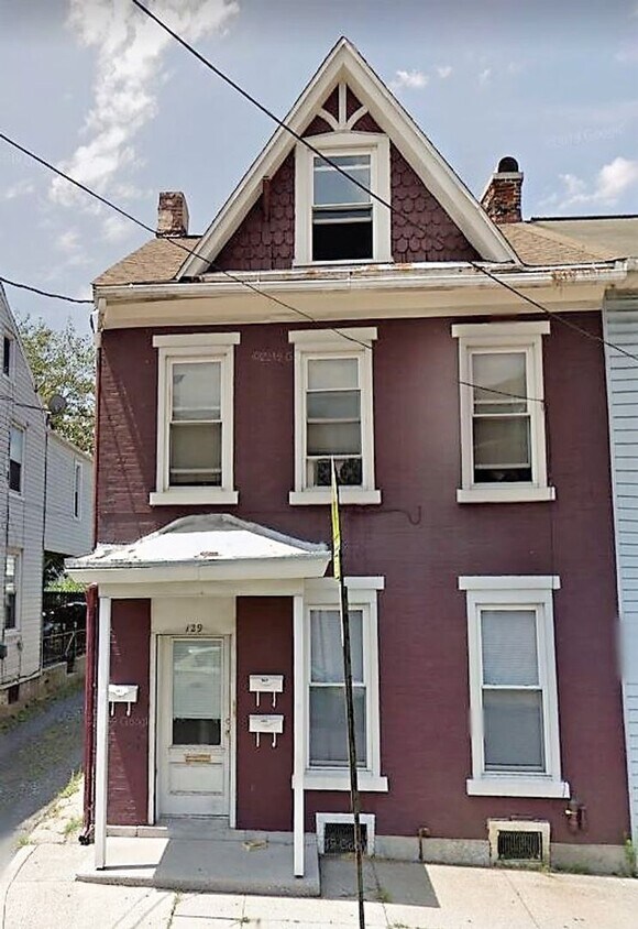 Foto principal - 129 S 6th St