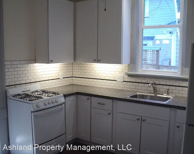 Building Photo - 154 B St