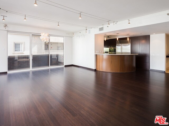 Building Photo - 10550 Wilshire Blvd