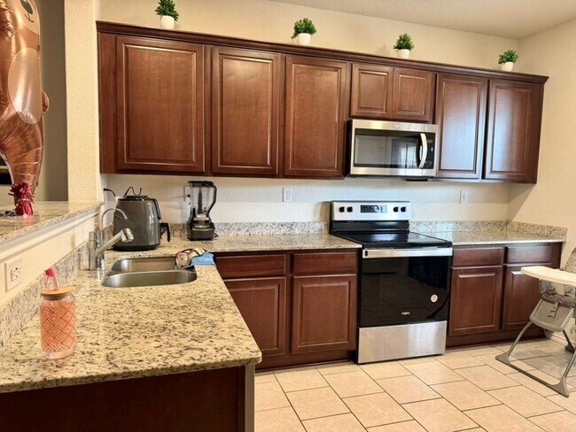 Foto del edificio - 4 Bedroom, 3 Bath Home with Game Room & Entertainer’s Layout