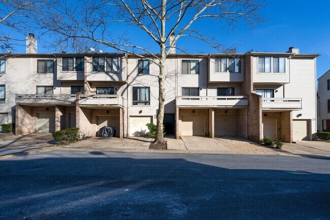 Foto del edificio - Beautiful 3 Bedroom 2 Bath Townhome