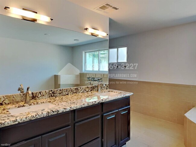 Foto del edificio - 4 br, 3 bath House - 8432 E Sage Dr -