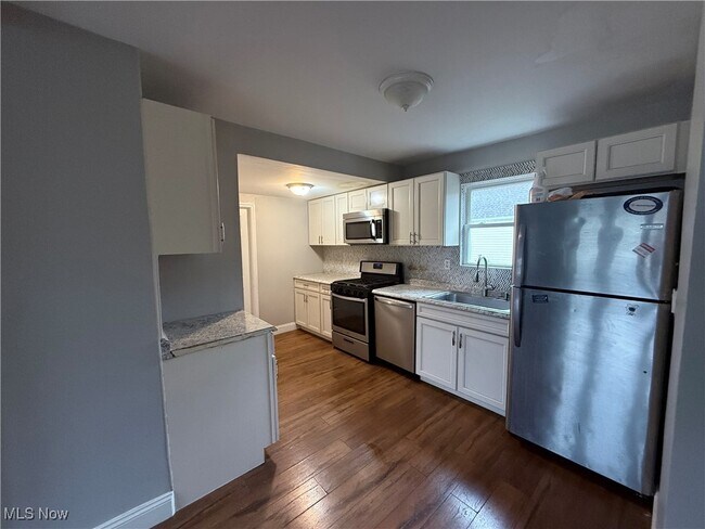 Foto del edificio - 33520 Bainbridge Rd