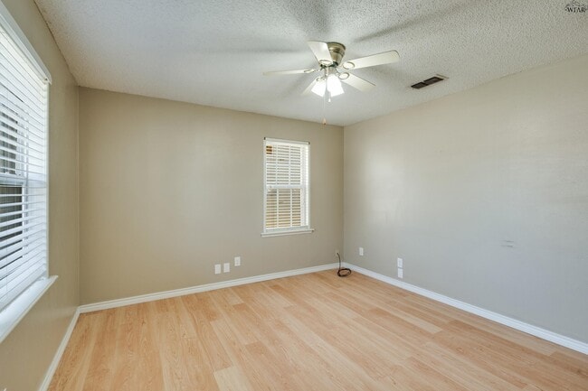 Building Photo - 5115 Kingston Dr