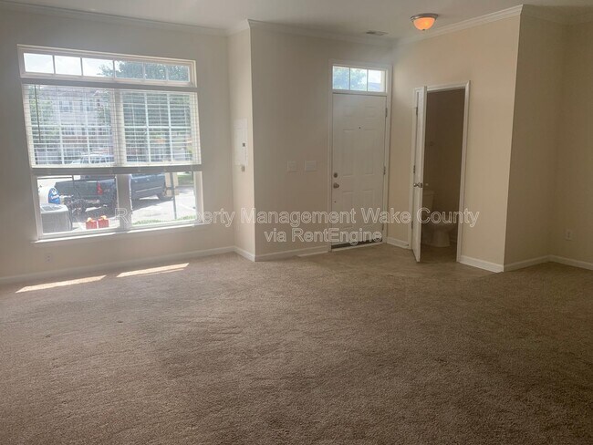 Foto del edificio - 2225 Raven Rd