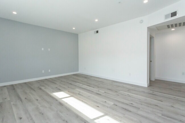 Foto del edificio - 947 Wilcox Ave