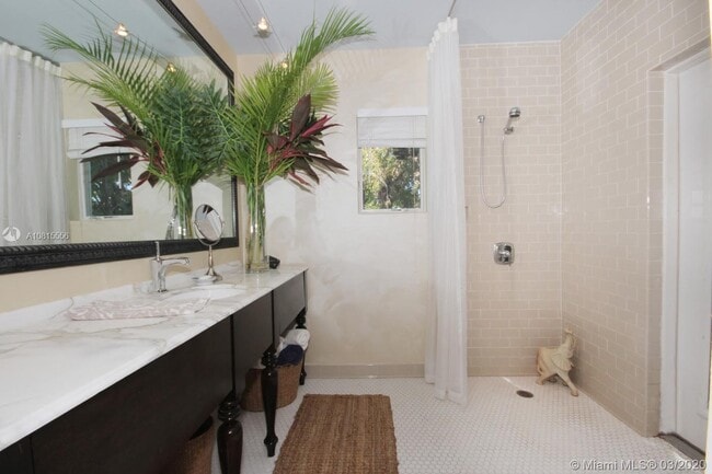 Building Photo - 2330 Overbrook St