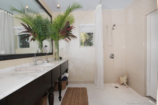 Foto del edificio - 2330 Overbrook St