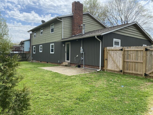 Foto del edificio - 2731 Birdwell Dr