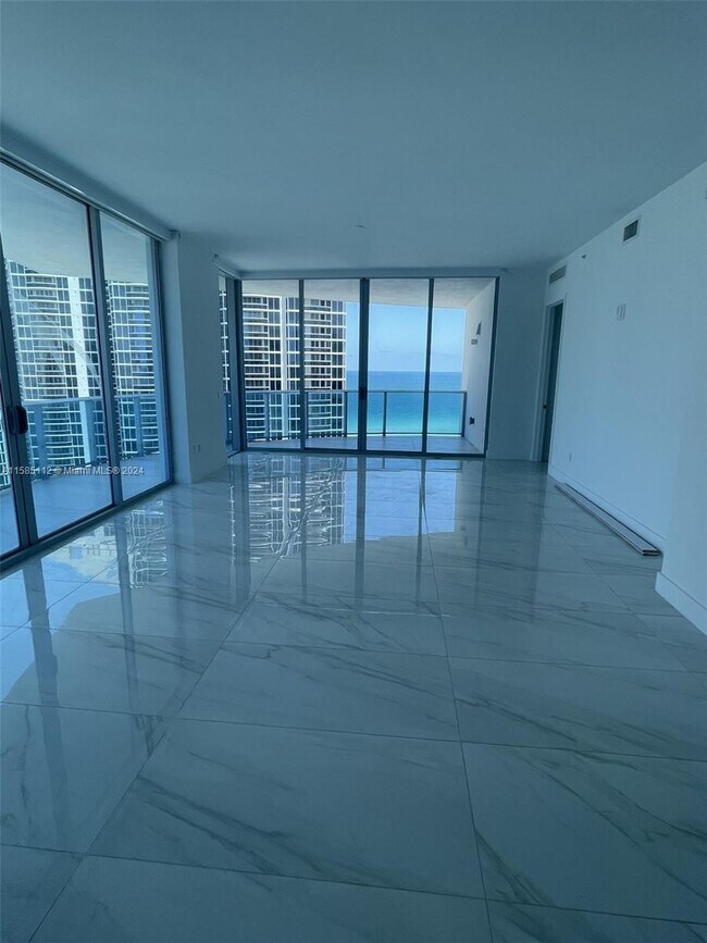 Building Photo - 17550 Collins Ave
