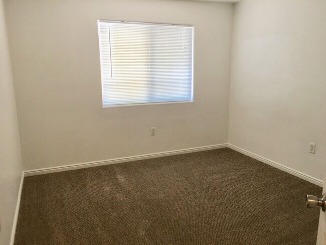 Foto del edificio - 790 N 2720 E