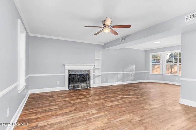 Building Photo - Room in House on Sara Dr