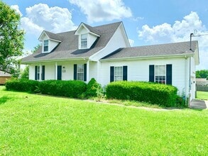 Building Photo - 605 Millie Dr