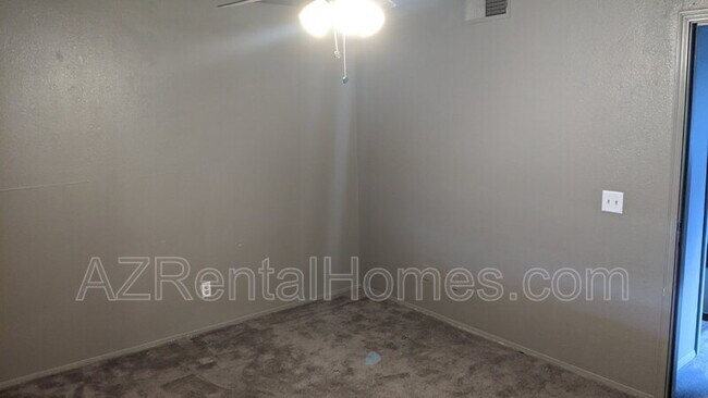 Foto del edificio - 635 W 13th St