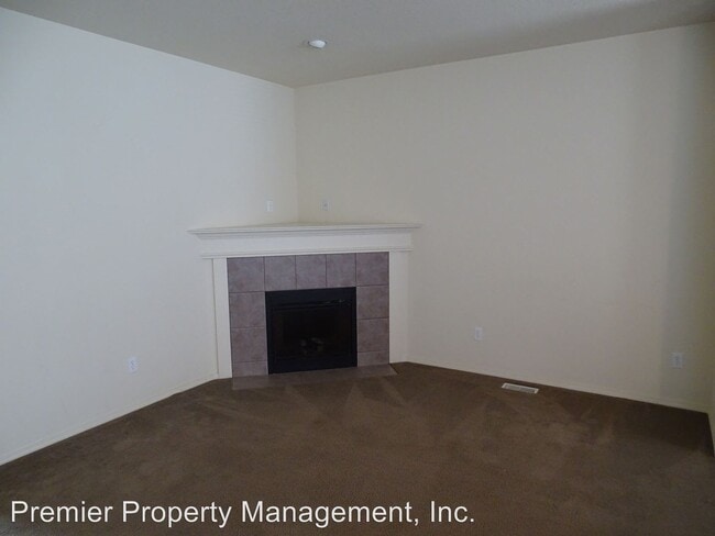 Building Photo - 3 br, 2.5 bath House - 13006 NE 25th St