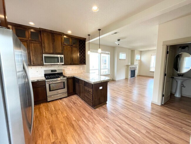 Foto del edificio - 4 Bedroom Home near Orenco Station!!