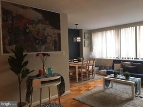 Building Photo - 522 21st St NW